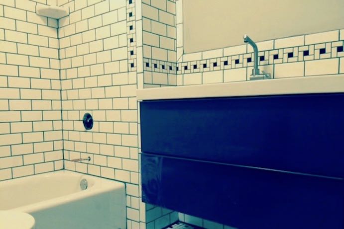 Bathroom Wall Tile-Subway Tile Photo