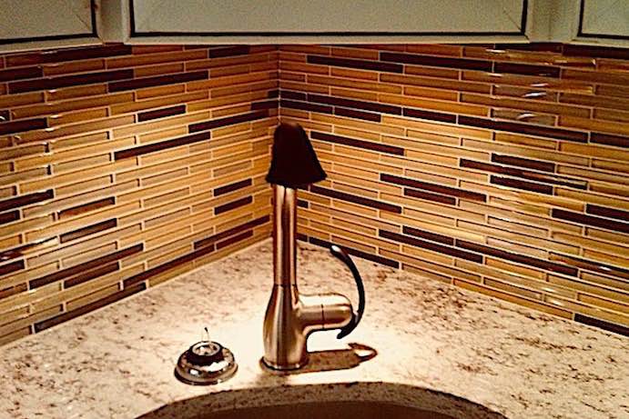 Glass Backsplash Photo